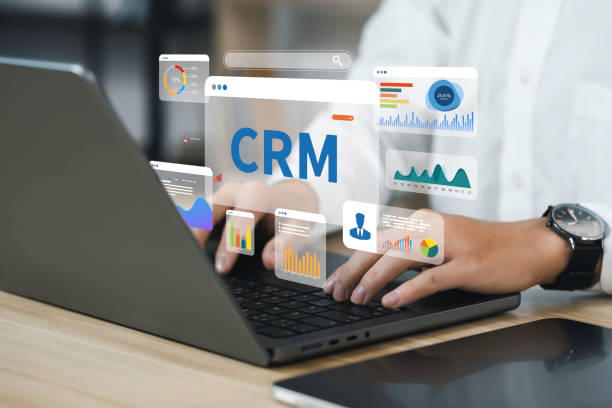 بهترین نرم افزار باشگاه مشتریان (8 ویژگی CRM)